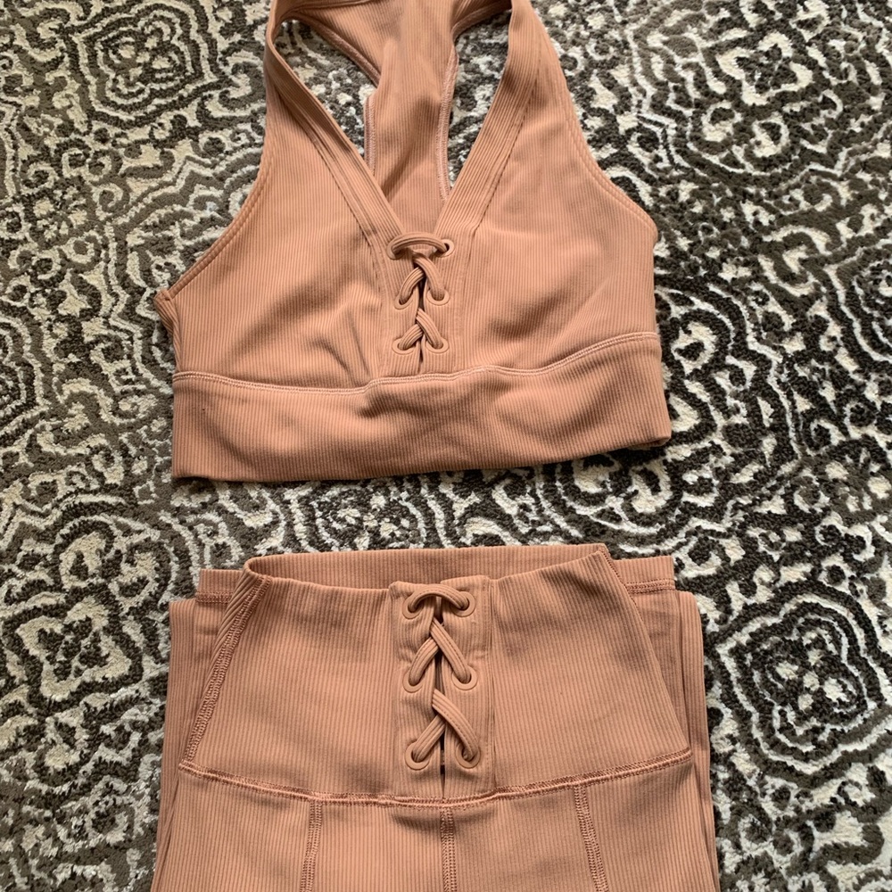 Peach Aerie ribbed workout set - leggings and bra
